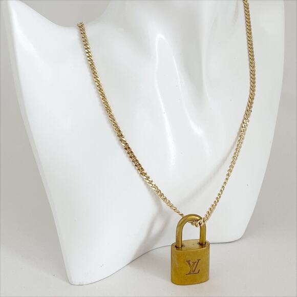 LOUIS VUITTON #317 Lock Only on Cuban Link 21" Chain Necklace 18k Gold Plated - Picture 7 of 8